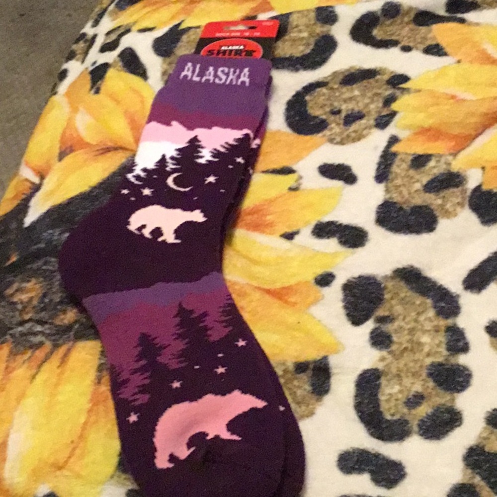 Alaska Novelty Socks Wildlife Bear new 10-13